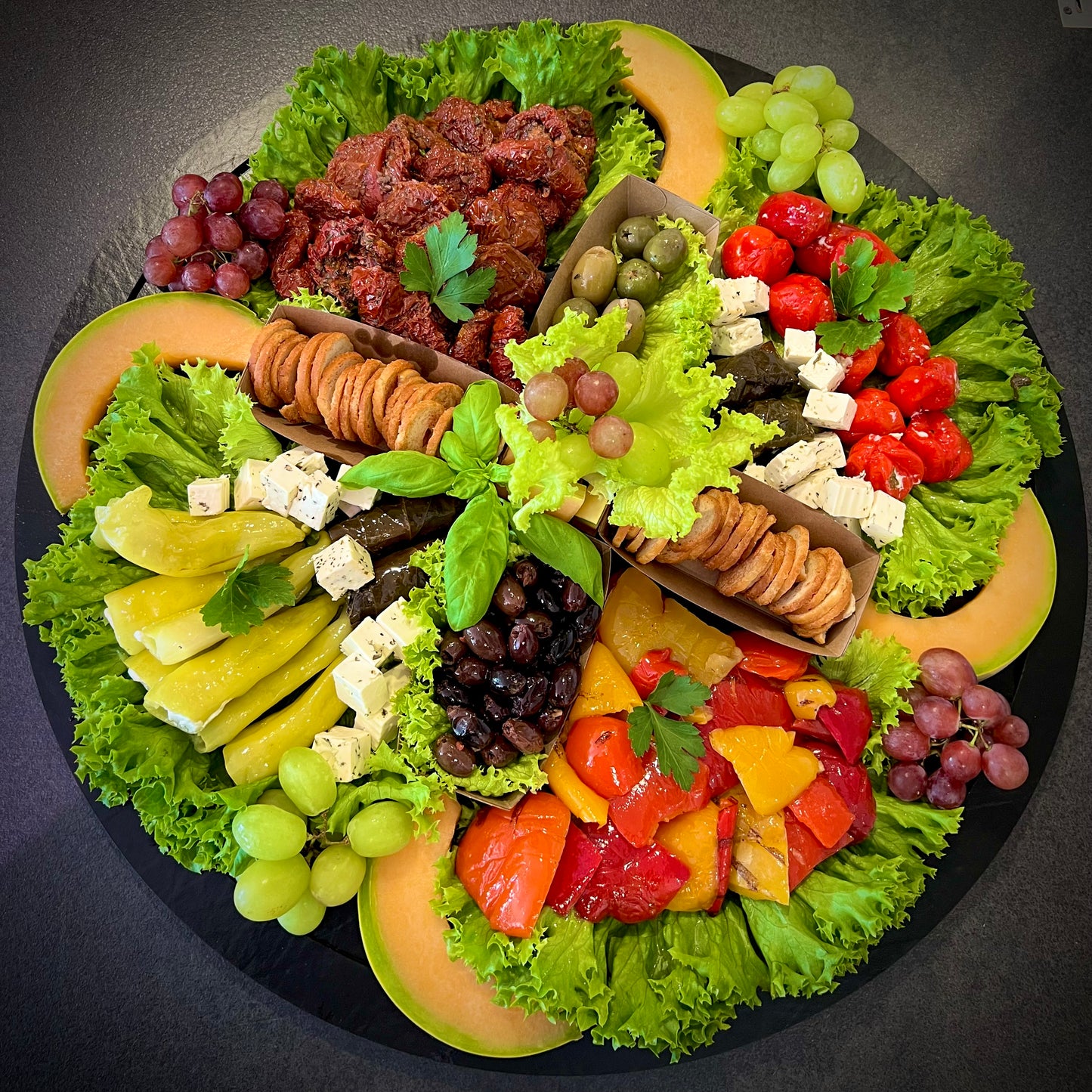 Leckere Antipasti Platte für mehrere Personen online bestellen