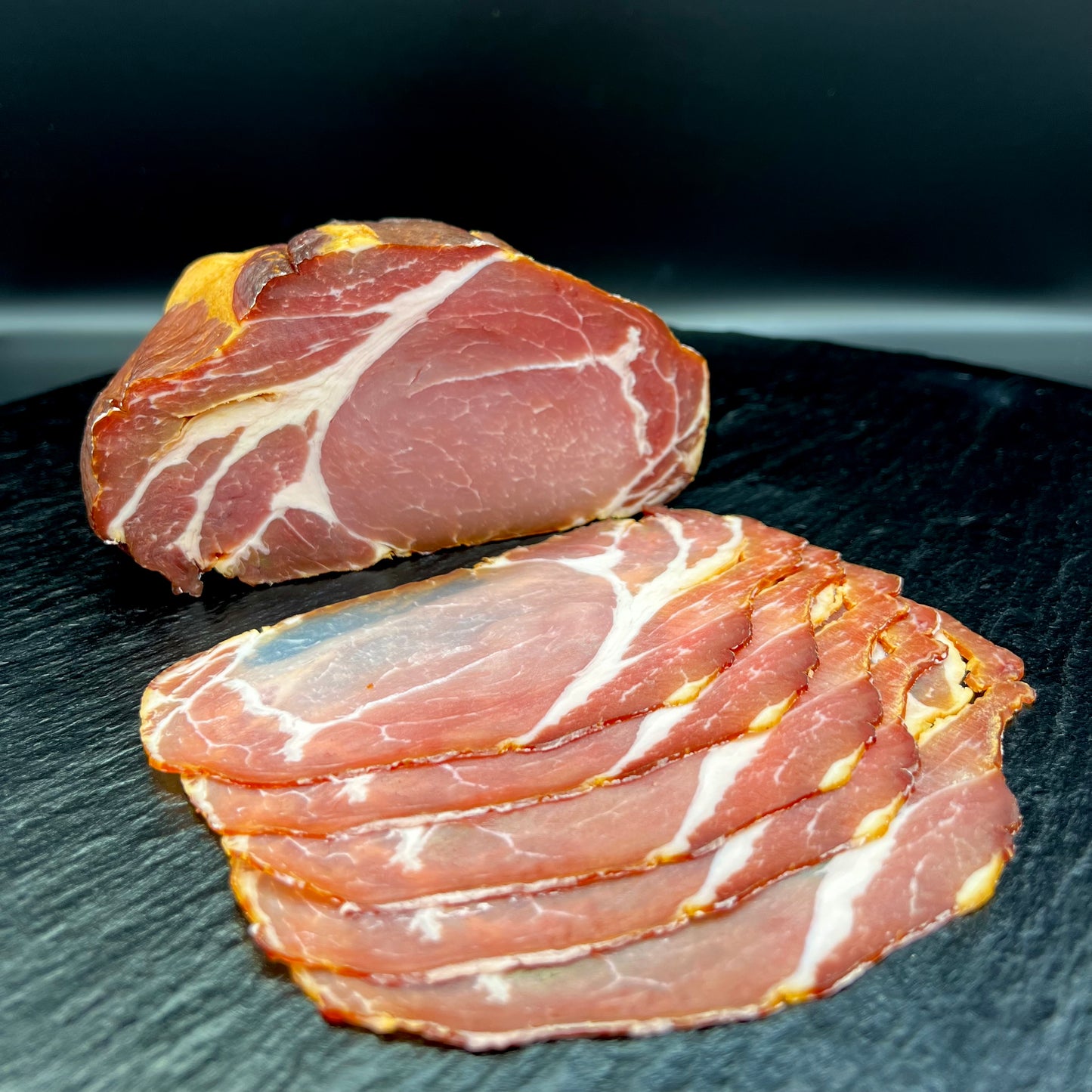 Hals vom Landschwein, roh geraucht
